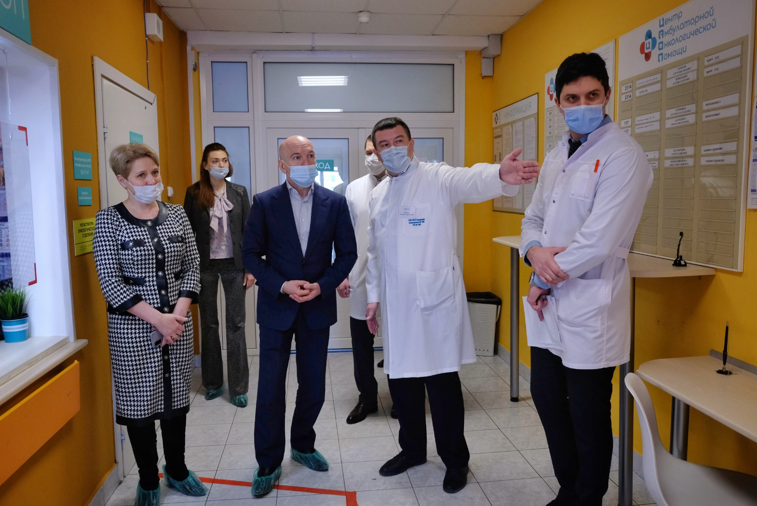Глава администрации Фрунзенского района Константин Серов посетил Центр амбулаторной онкологической помощи